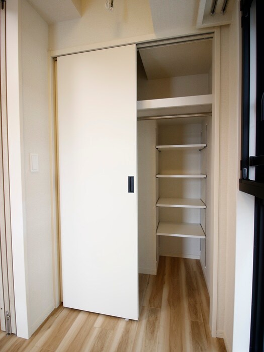 物件内観写真13　(収納)