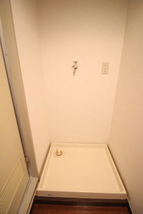 物件内観写真12　(洗濯機置場)