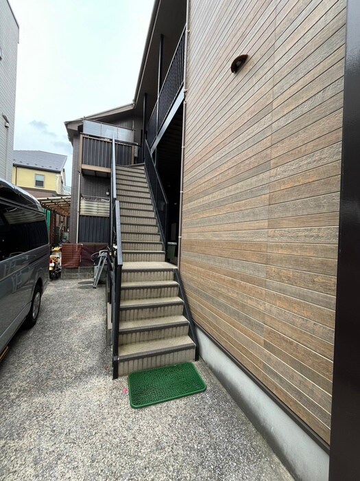 物件外観写真4　(エントランス部分)