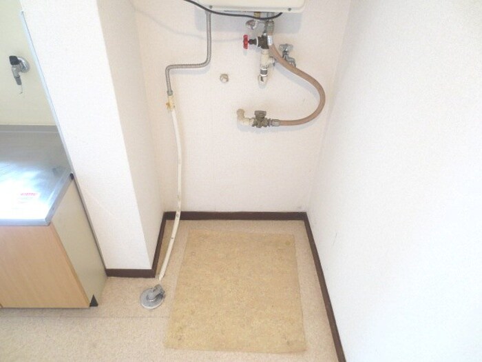 物件内観写真7　(洗濯機置場)