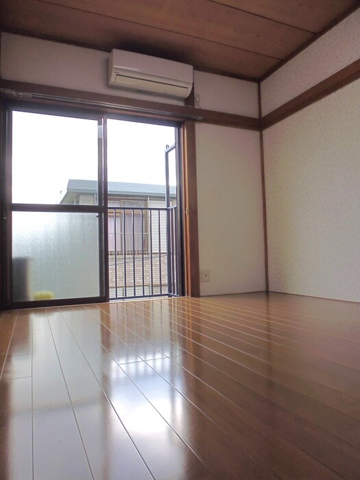 物件内観写真8　(室内からの展望)