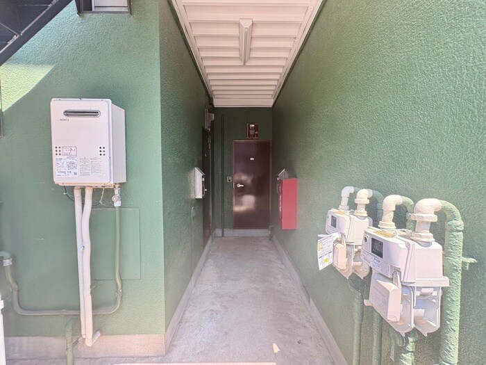 物件外観写真3　(エントランス部分)