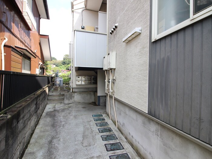 物件外観写真3　(エントランス部分)