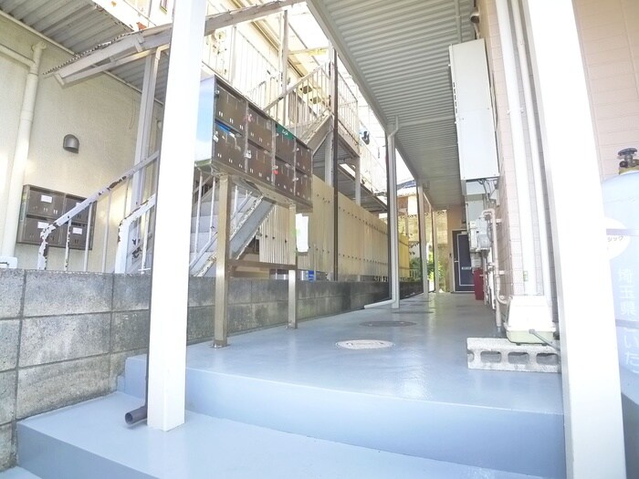 物件外観写真4　(エントランス部分)