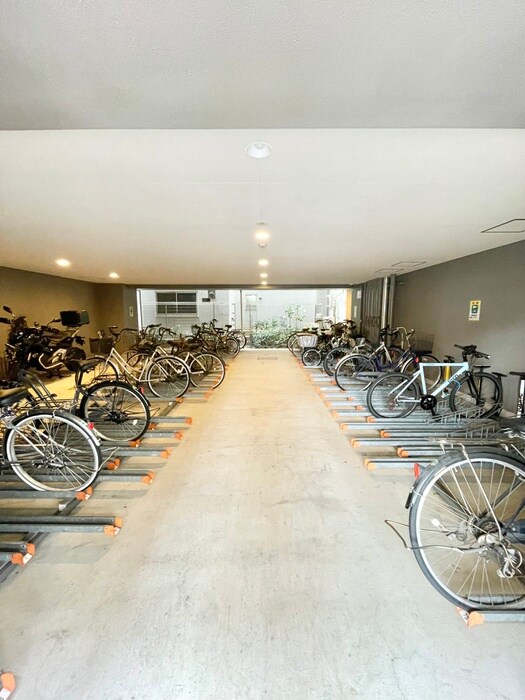 物件外観写真6　(駐輪場)