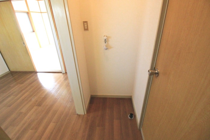 物件内観写真14　(洗濯機置場)