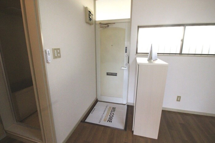 物件内観写真18　(玄関)
