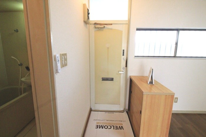 物件内観写真18　(玄関)