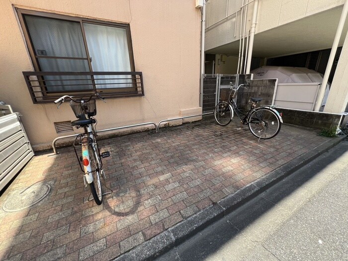 物件外観写真6　(駐輪場)