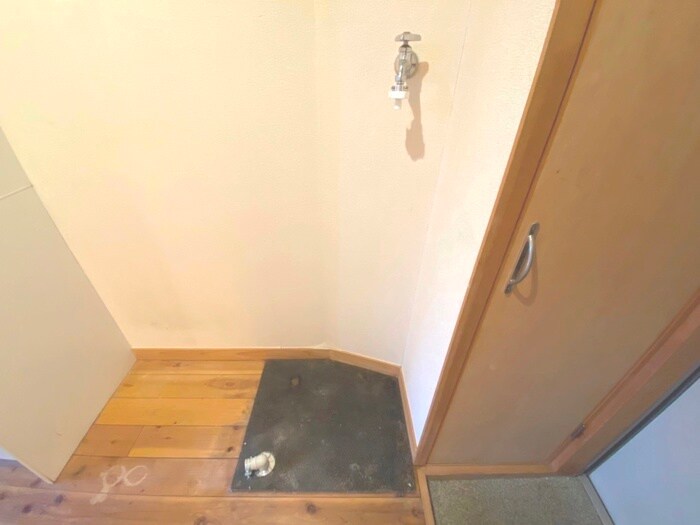 物件内観写真18　(洗濯機置場)