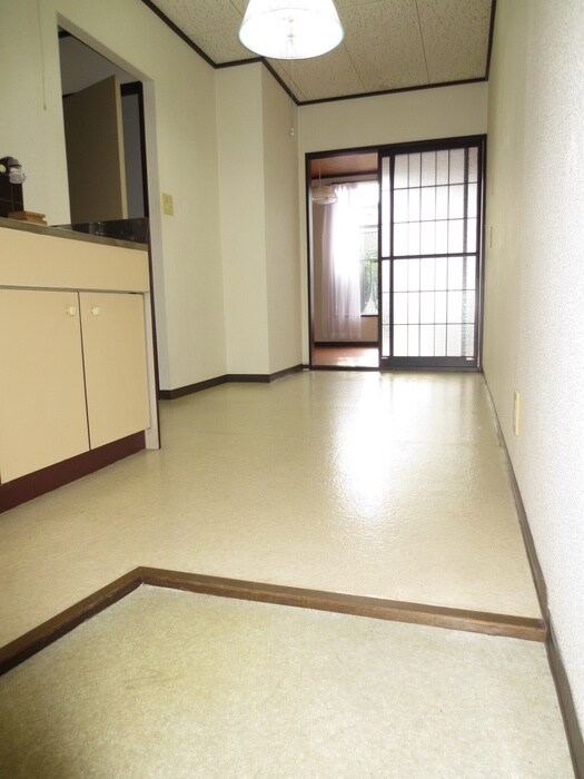 物件内観写真12　(玄関)