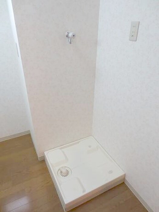 物件内観写真15　(洗濯機置場)