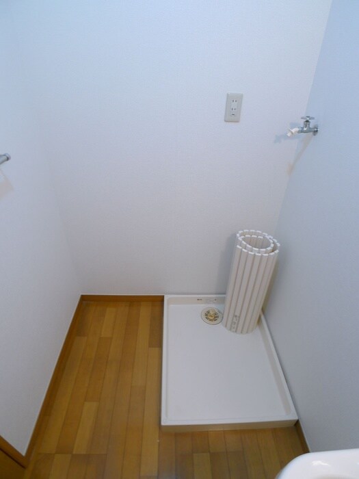 物件内観写真15　(洗濯機置場)