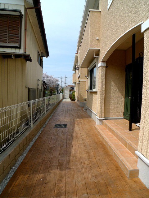 物件外観写真1　(エントランス部分)