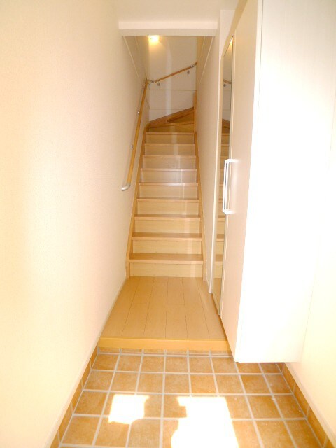 物件内観写真8　(玄関)