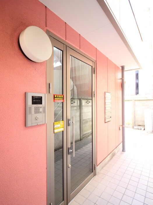 物件外観写真2　(エントランス部分)