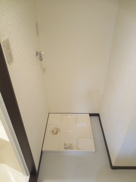 物件内観写真13　(洗濯機置場)