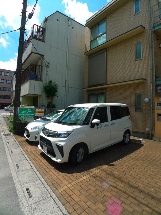 物件外観写真4　(駐車場)