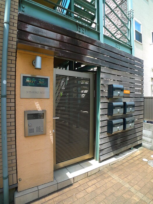 物件外観写真5　(エントランス部分)