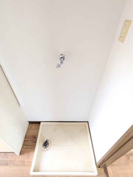 物件内観写真16　(洗濯機置場)