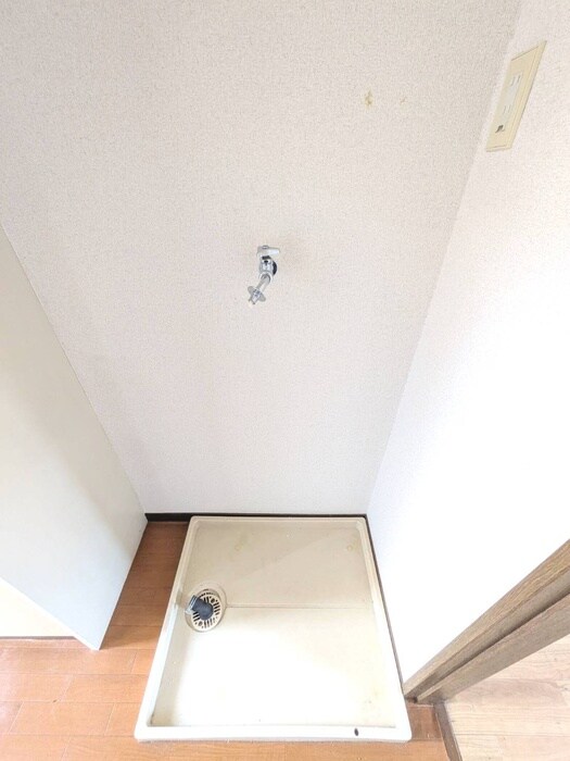 物件内観写真16　(洗濯機置場)