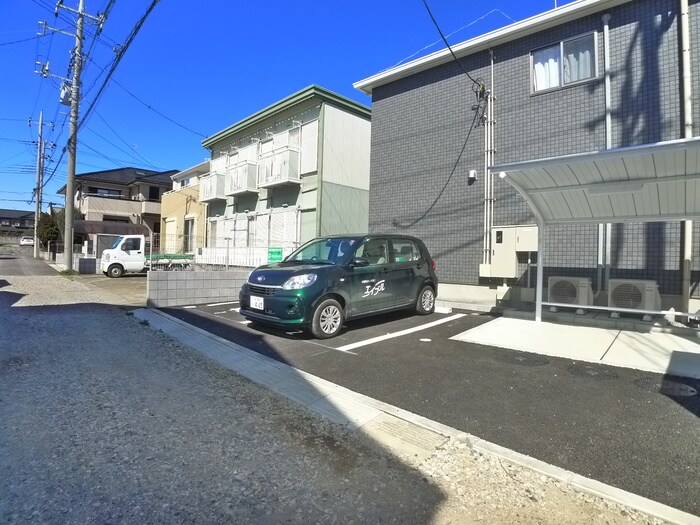 物件外観写真3　(駐車場)