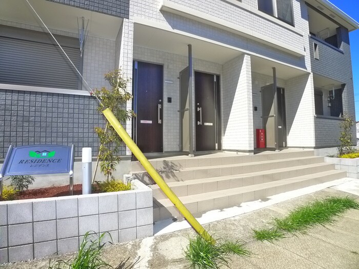 物件外観写真4　(エントランス部分)