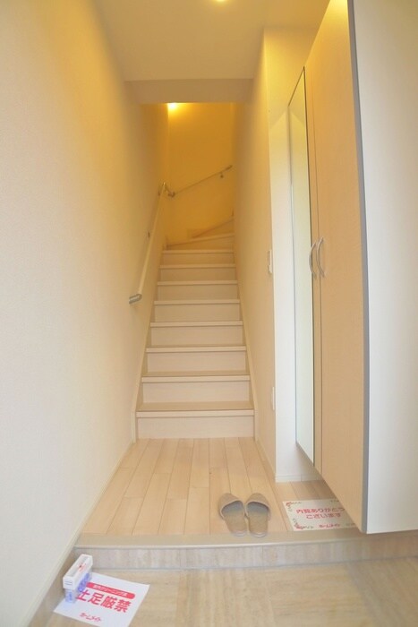 物件内観写真12　(玄関)