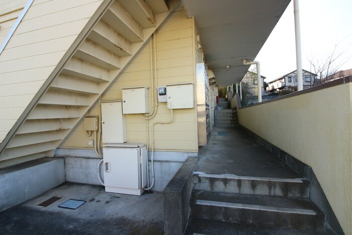 物件外観写真3　(エントランス部分)