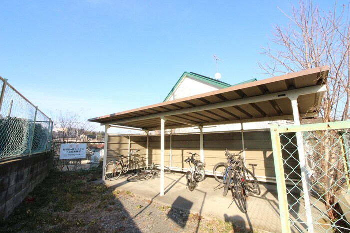 物件外観写真3　(駐輪場)