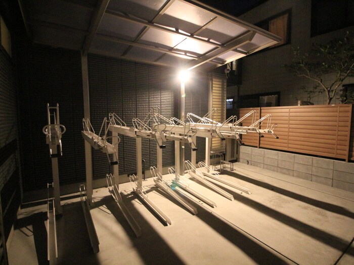 物件外観写真6　(駐輪場)