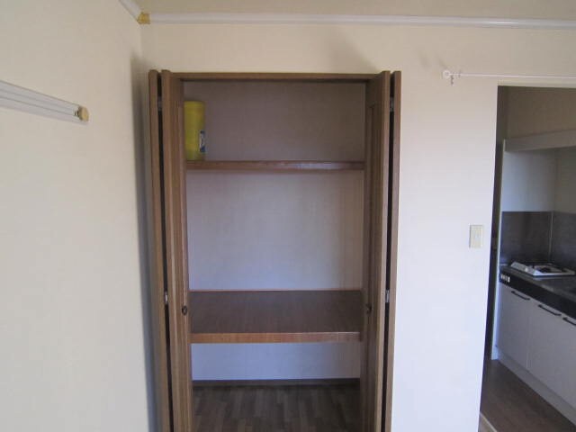物件内観写真12　(収納)