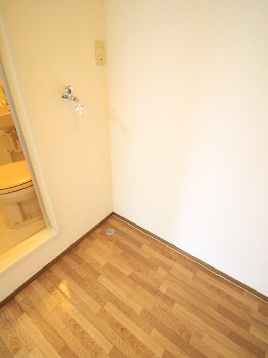 物件内観写真16　(洗濯機置場)