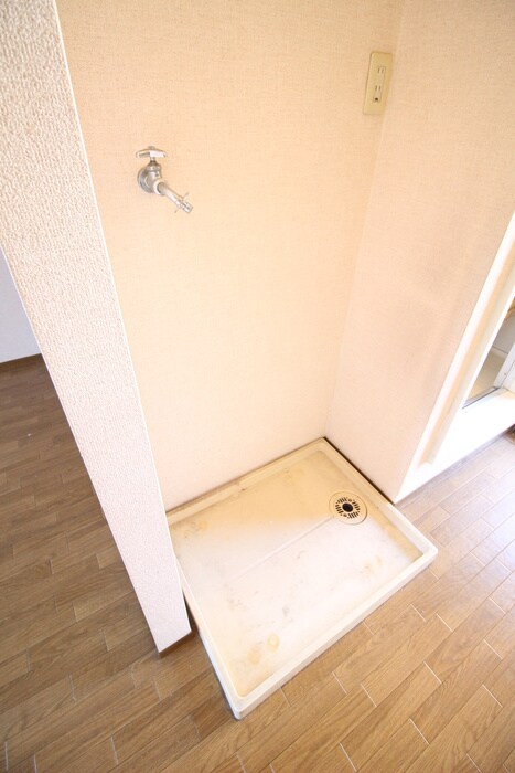 物件内観写真16　(洗濯機置場)