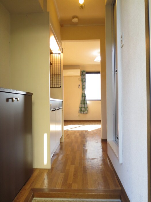 物件内観写真16　(玄関)