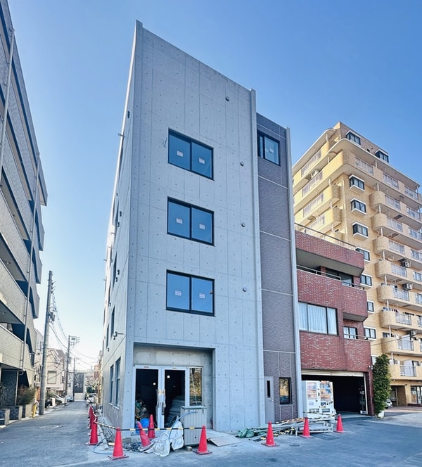 建築中