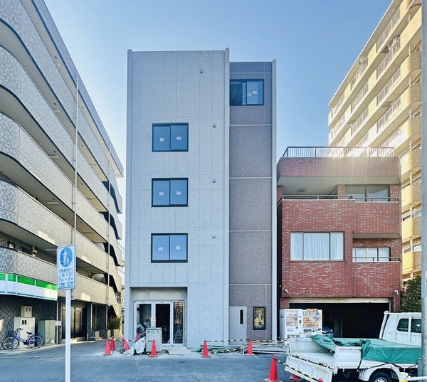 建築中