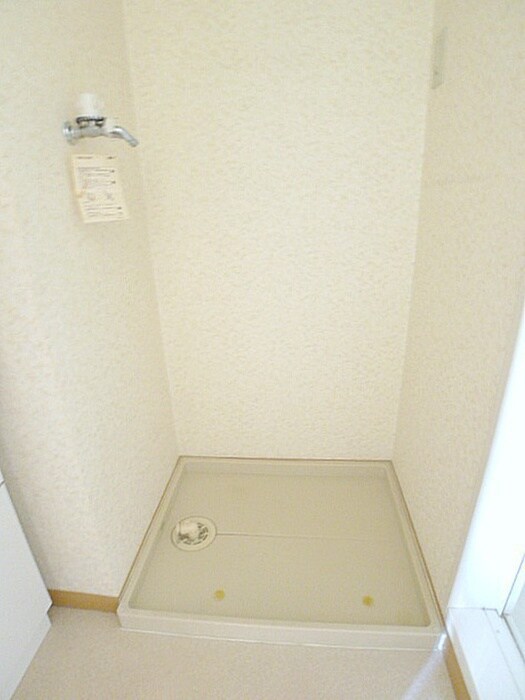 物件内観写真13　(洗濯機置場)