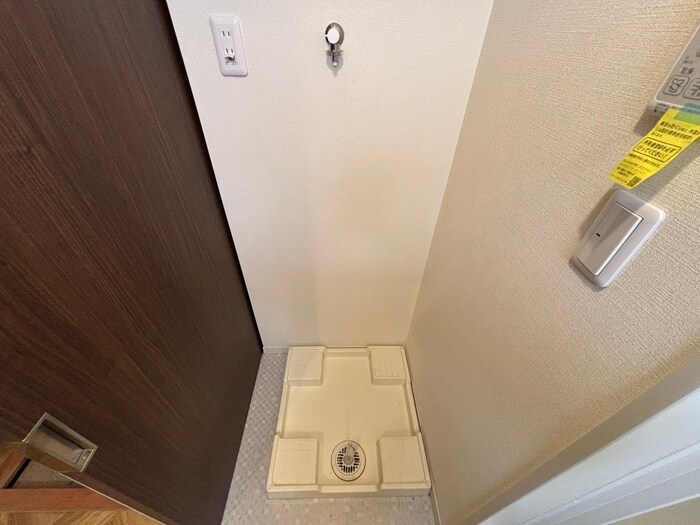 物件内観写真13　(洗濯機置場)