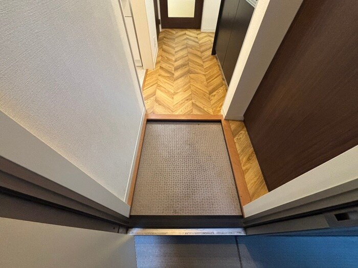 物件内観写真18　(玄関)