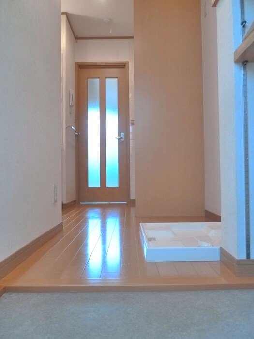 物件内観写真4　(玄関)