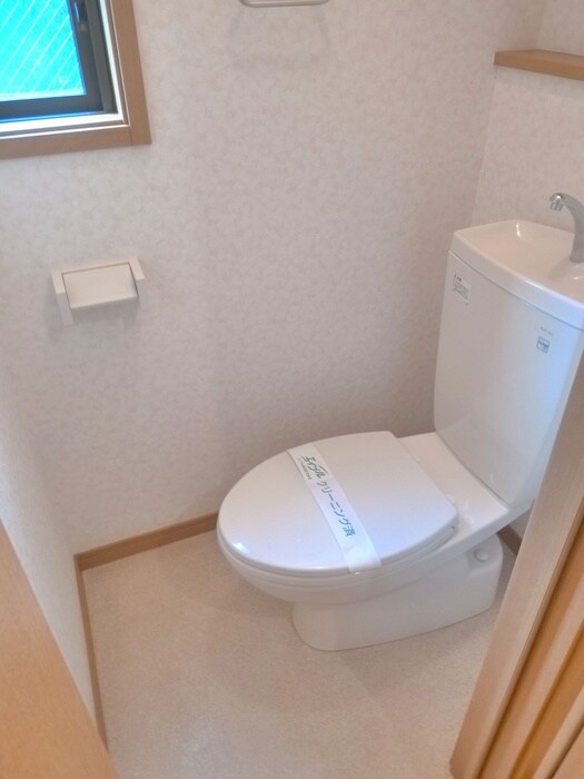 物件内観写真8　(トイレ)