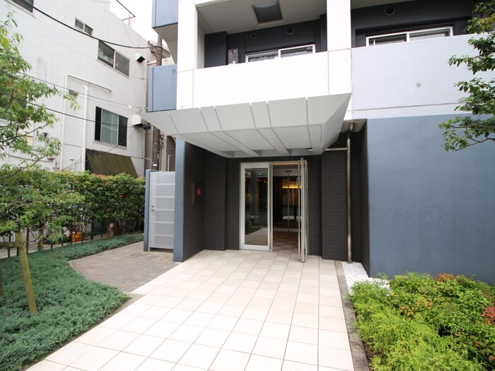 物件外観写真6　(エントランス部分)