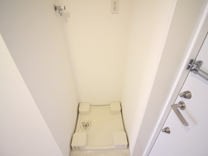 物件内観写真15　(洗濯機置場)