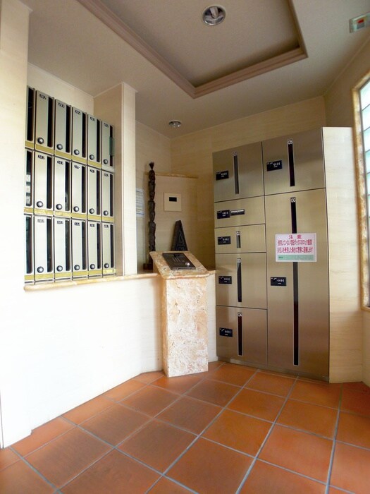 物件外観写真4　(エントランス部分)