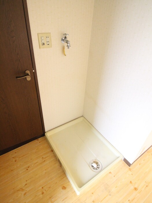 物件内観写真13　(洗濯機置場)