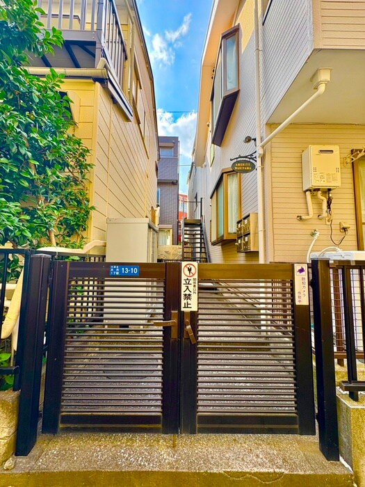 物件外観写真6　(エントランス部分)