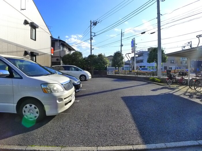 物件外観写真3　(駐車場)