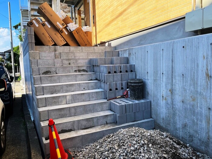 物件外観写真3　(エントランス部分)