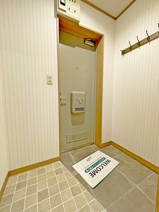 物件内観写真14　(玄関)